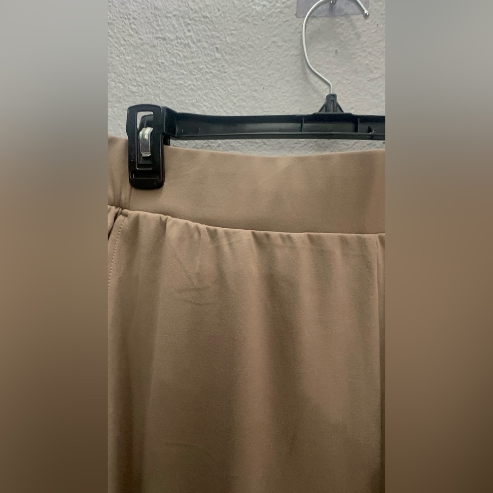 Yogalicious Tiramisu Lux Midtown Jogger in Soft Taupe - Picture 11 of 12